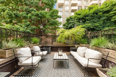 Now offered at $7,649,000, 506 East 87th Street presents a rare - photo 10