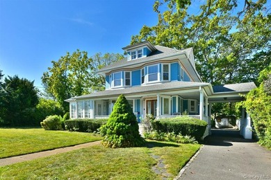 Set on a peaceful, tree lined street in Freeport, this arts and - photo 2