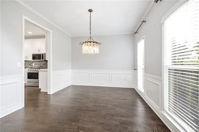 Welcome home to this beautifully updated Craftsman-style - photo 9