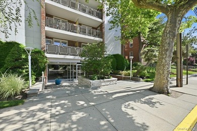 Why Rent when you can own! Time to Buy in the highly - photo 1
