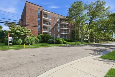 Why Rent when you can own! Time to Buy in the highly - photo 2
