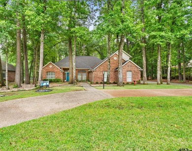 This home in the gated Hideaway Lake will impress the most - photo 2