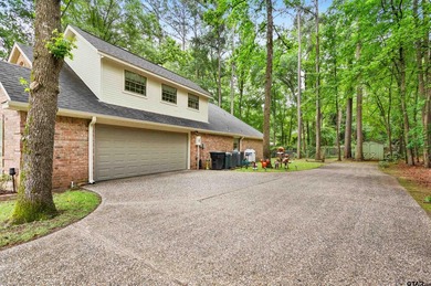 This home in the gated Hideaway Lake will impress the most - photo 4
