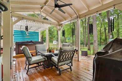 This home in the gated Hideaway Lake will impress the most - photo 5