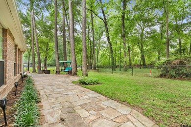 This home in the gated Hideaway Lake will impress the most - photo 6
