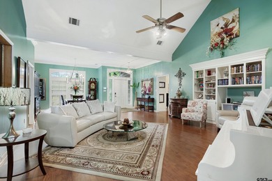 This home in the gated Hideaway Lake will impress the most - photo 8