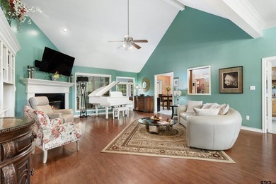 This home in the gated Hideaway Lake will impress the most - photo 9
