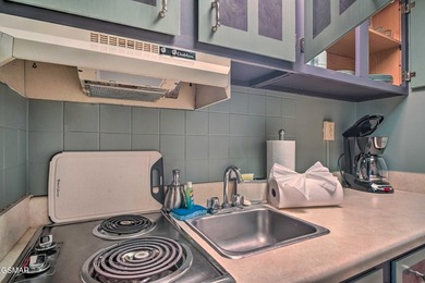 Motivated seller, bring an offer! This contemporary 1-bedroom