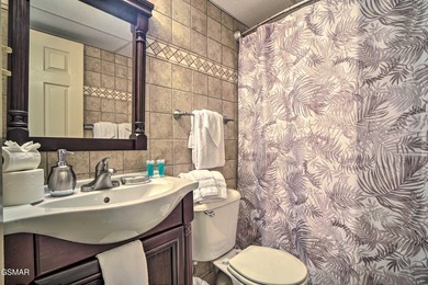 Motivated seller, bring an offer! This contemporary 1-bedroom