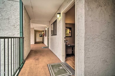 Motivated seller, bring an offer! This contemporary 1-bedroom