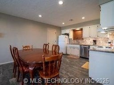 Located on the beautiful sandy beaches of Lake Texoma, this - photo 6