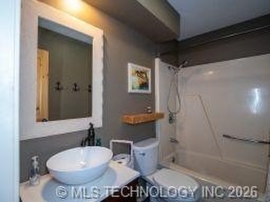 Located on the beautiful sandy beaches of Lake Texoma, this - photo 10