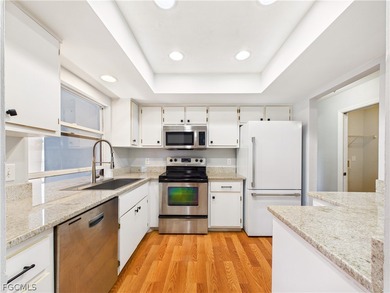 Welcome to this well-maintained 3-bedroom, 2-bathroom home with - photo 4