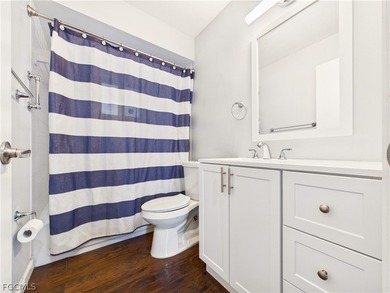 Welcome to this well-maintained 3-bedroom, 2-bathroom home with - photo 9