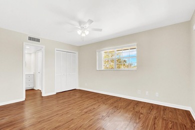 LOCATION, LOCATION, LOCATION! Located in the heart of Palm Beach - photo 11