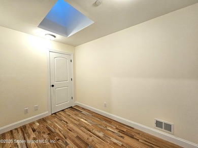 Newly built 3 bedrooms, 3 bathrooms house with lots of day - photo 13