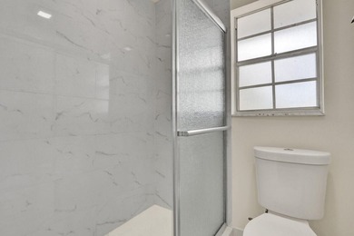 LOCATION, LOCATION, LOCATION! Located in the heart of Palm Beach - photo 17