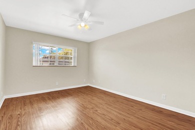 LOCATION, LOCATION, LOCATION! Located in the heart of Palm Beach - photo 18