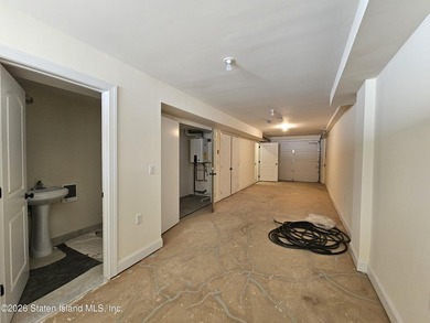 Newly built 3 bedrooms, 3 bathrooms house with lots of day - photo 18