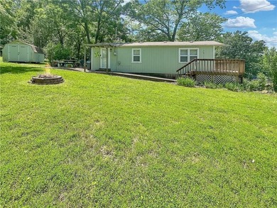 Charming second-tier lake home offering a comfortable and - photo 4