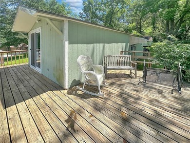 Charming second-tier lake home offering a comfortable and - photo 6