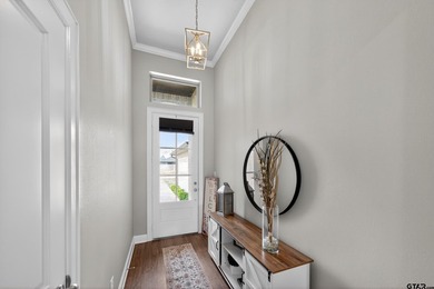 **Charming Modern Farmhouse Retreat in Chandler, TX** Discover - photo 3
