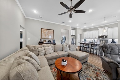 **Charming Modern Farmhouse Retreat in Chandler, TX** Discover - photo 5