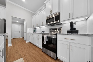 **Charming Modern Farmhouse Retreat in Chandler, TX** Discover - photo 10