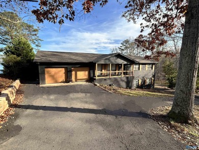 Weiss Lake Home For Sale in Centre Alabama