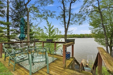 This cozy Lake front home with the warmth & charm of a private - photo 16