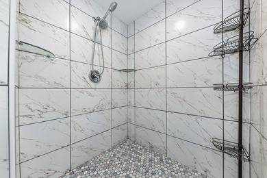 *** Beautifully updated third-floor end unit offering privacy - photo 18