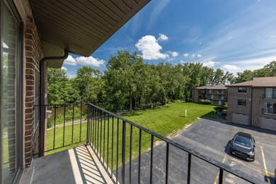 *** Beautifully updated third-floor end unit offering privacy - photo 23