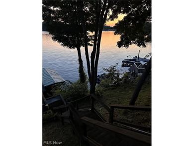 This cozy Lake front home with the warmth & charm of a private - photo 45