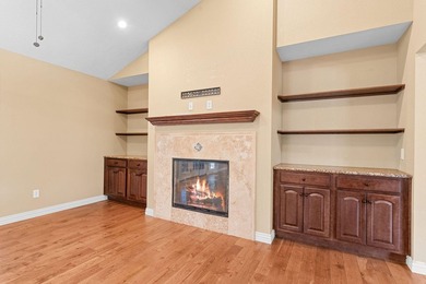 MOTIVATED SELLER. Seller able to provide flooring allowancee - photo 7