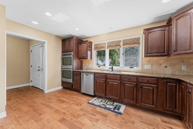 MOTIVATED SELLER. Seller able to provide flooring allowancee - photo 10