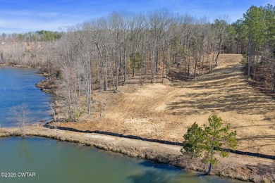 Prime lakefront water property with 1,000 +/- feet of shoreline - photo 2
