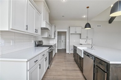 BEAUTIFUL HOME WITH A GOLF COURSE VIEW!This home is perfectly - photo 18
