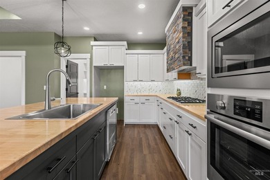 Stunning custom home on nearly 1/4 acre with NO HOA and an - photo 19