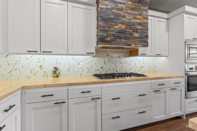 Stunning custom home on nearly 1/4 acre with NO HOA and an - photo 20