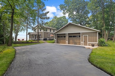 This is a rare opportunity for you to own a stunning, renovated - photo 1