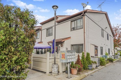 Welcome to this spacious and beautifully cared-for three-bedroom - photo 2
