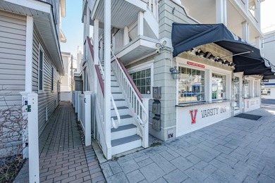 Welcome to 605 E 8th Street where you are in the center of it - photo 4