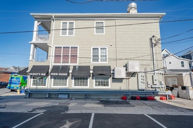 Welcome to 605 E 8th Street where you are in the center of it - photo 5