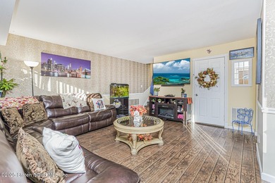 Welcome to this spacious and beautifully cared-for three-bedroom - photo 5