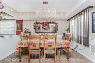 Welcome to this spacious and beautifully cared-for three-bedroom - photo 8
