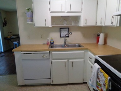 AFFORDABLE 2/2 MOSTLY FURNISHED. THERE IS A RAMP IN THE FRONT - photo 12