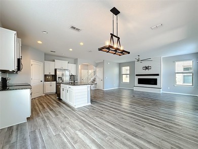 Welcome home to this beautifully maintained 3-bedroom, 2.5-bath - photo 3