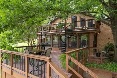 Absolutely Adorable Waterfront Cottage on Lake Cypress Springs! - photo 1