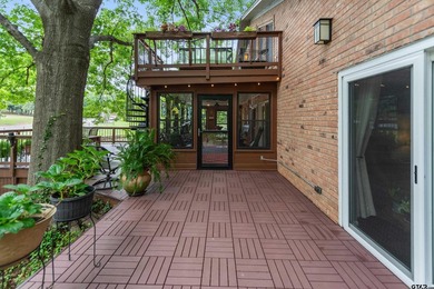 Absolutely Adorable Waterfront Cottage on Lake Cypress Springs! - photo 10