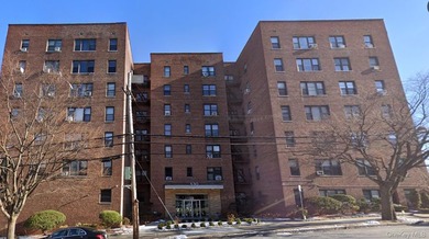 Welcome home to this beautifully updated 1-bedroom, 1-bath co-op - photo 1